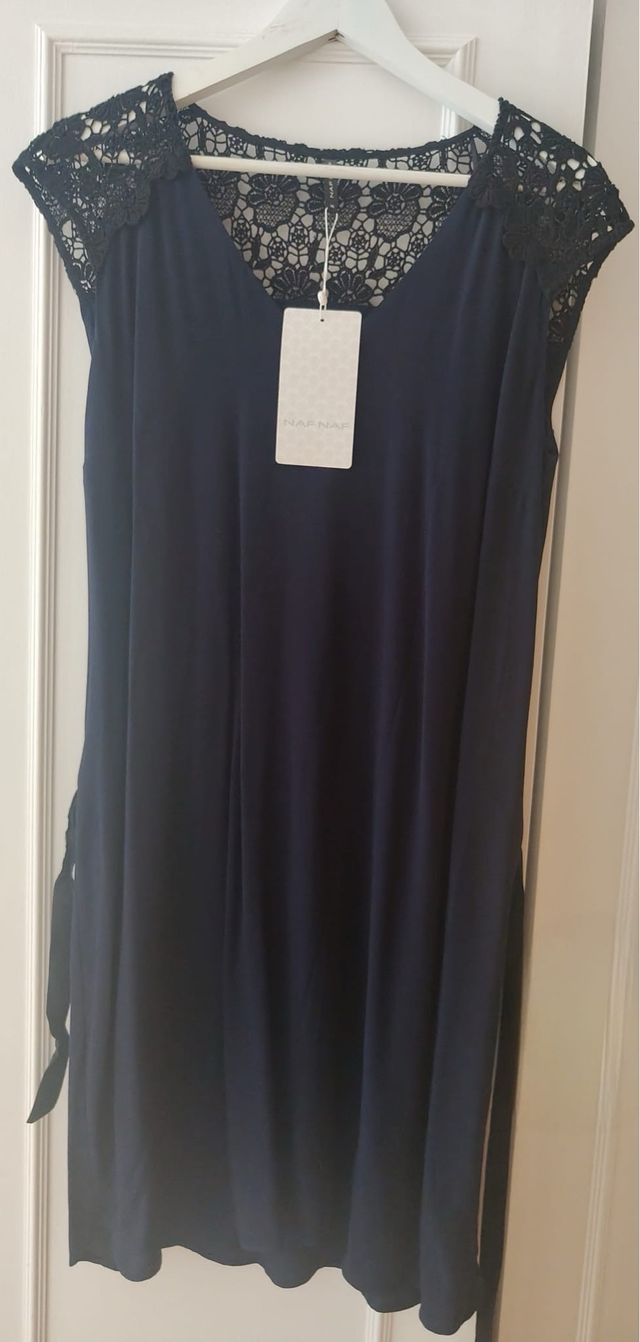 Vestido Naf Naf azul con encaje