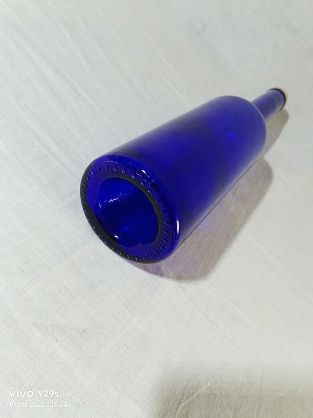 Bottiglia vintage vetro blu cobalto