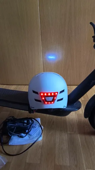 Patinete Eléctrico Xiaomi con casco 