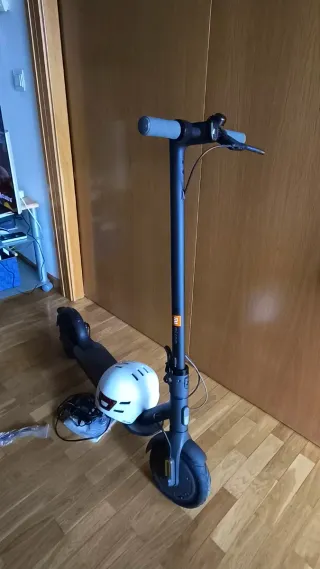 Patinete Eléctrico Xiaomi con casco 