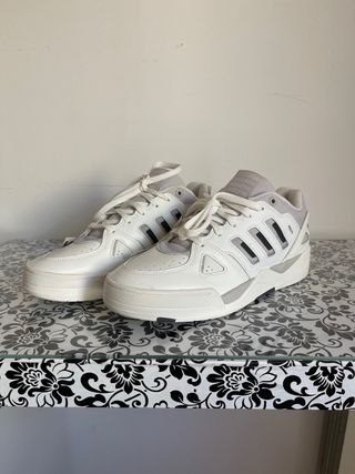 Zapatillas Adidas Blancas y Grises