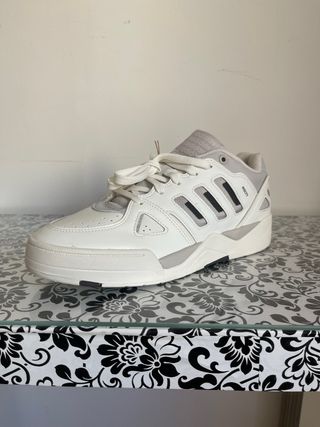 Zapatillas Adidas Blancas y Grises