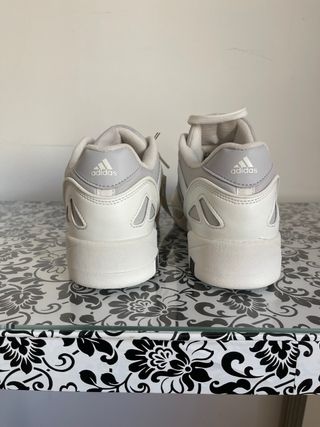 Zapatillas Adidas Blancas y Grises