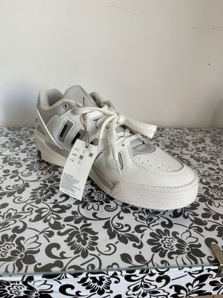 Zapatillas Adidas Blancas y Grises