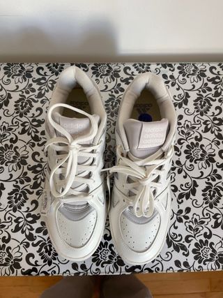 Zapatillas Adidas Blancas y Grises