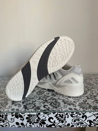 Zapatillas Adidas Blancas y Grises