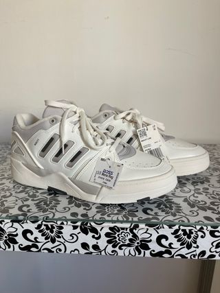Zapatillas Adidas Blancas y Grises