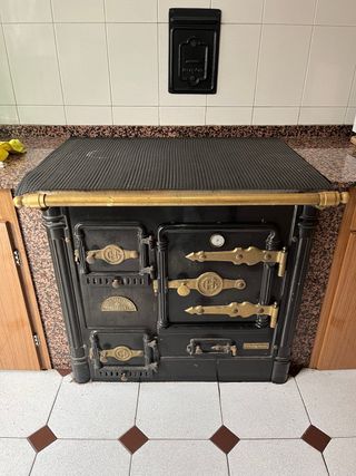 Cocina de leña y carbón antigua
