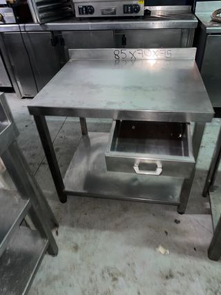 Mesa de acero inoxidable con cajón