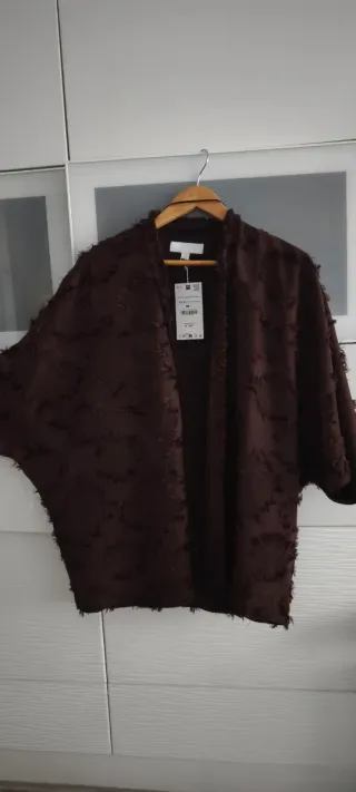 Vestido mini Zara, talla M, marrón, con kimono S