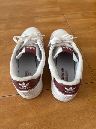Zapatillas Adidas Modelo “Continental 80 Stripes”