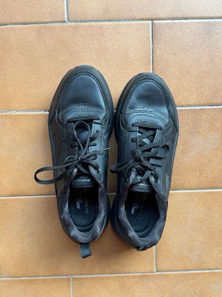 Zapatilla Skechers Negra