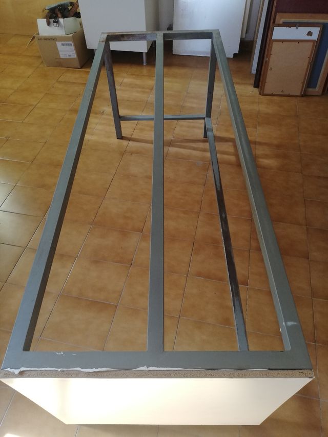 Estructura metálica para mesa o banco