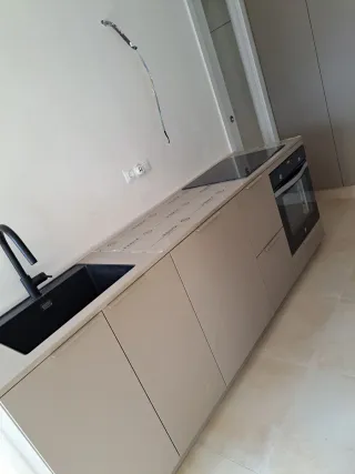 Carpintero profesional: puertas, cocinas, parquet