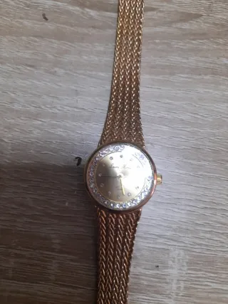 Reloj de mujer dorado