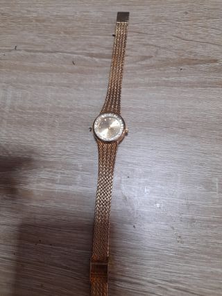 Reloj de mujer dorado