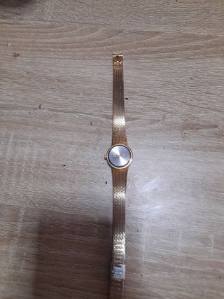 Reloj de mujer dorado