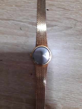Reloj de mujer dorado