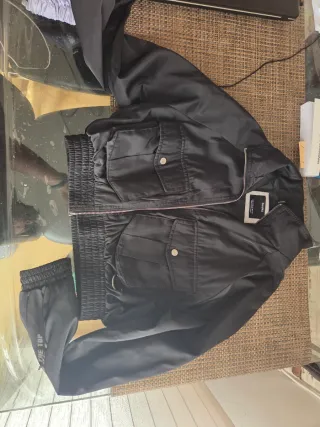Cazadora Bomber Bershka Negra