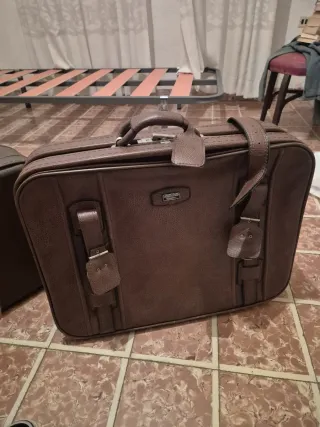 Maleta marrón Vanguard antigua con llave