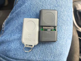 Mando garaje Erreka y otro mando