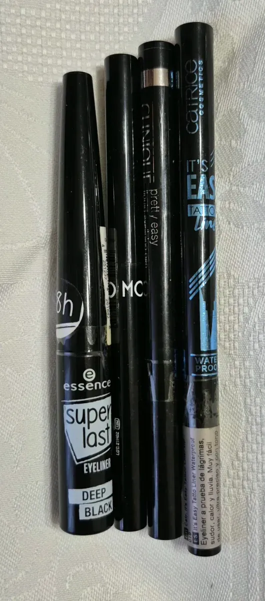 Delineadores de ojos negros