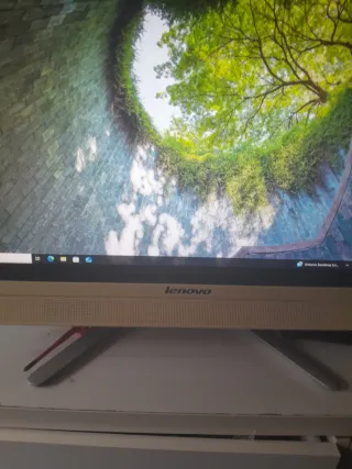Lenovo Todo en Uno Táctil i3 24 pulgadas 