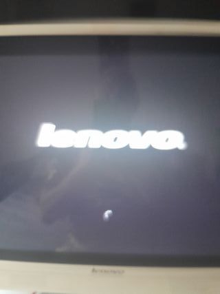 Lenovo Todo en Uno Táctil i3 24 pulgadas 