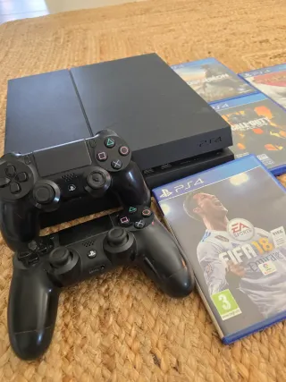 Consola PS4 (PlayStation 4)+ 2 Mandos + 4 Juegos