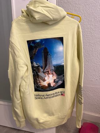 Sudadera NASA con capucha amarilla