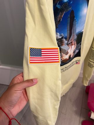 Sudadera NASA con capucha amarilla