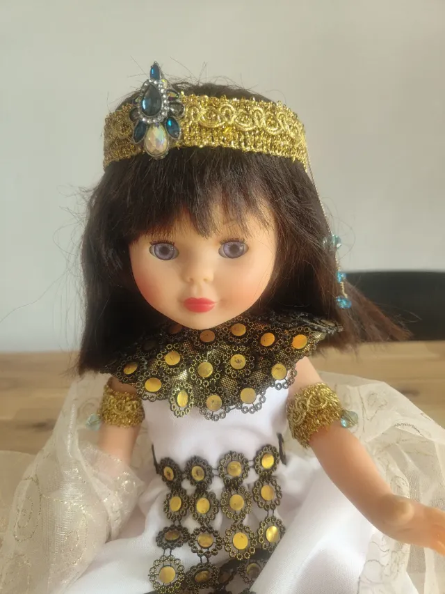 Gli occhi viola di Nancy Cleopatra sono stupendi! Nuovo!