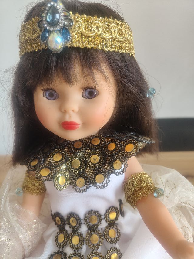 Gli occhi viola di Nancy Cleopatra sono stupendi! Nuovo!