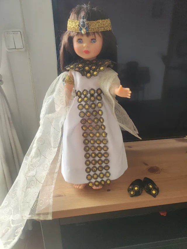 Gli occhi viola di Nancy Cleopatra sono stupendi! Nuovo!