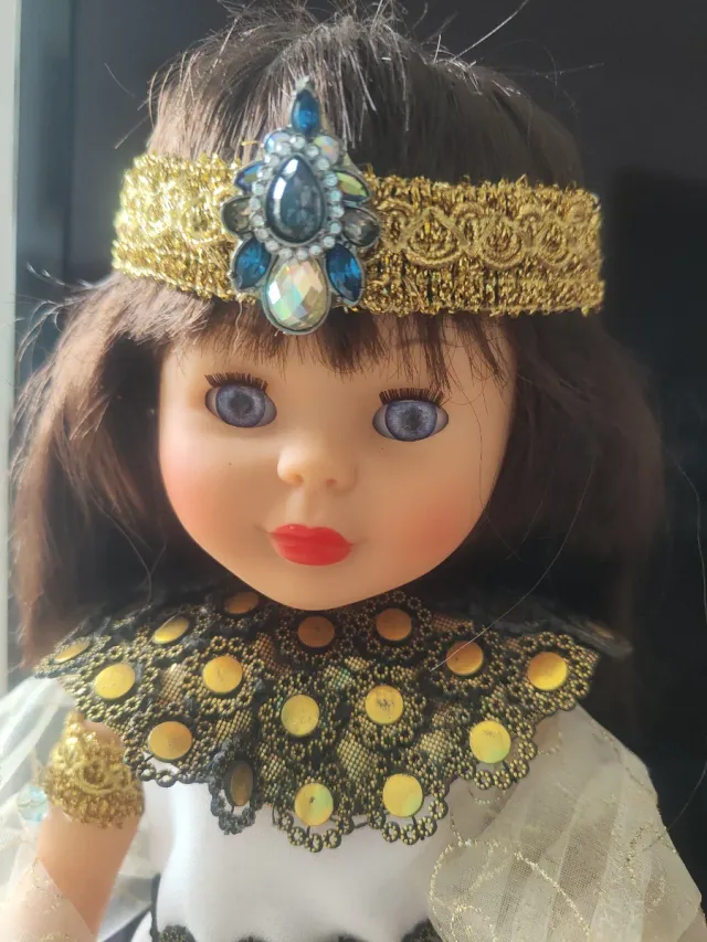 Gli occhi viola di Nancy Cleopatra sono stupendi! Nuovo!