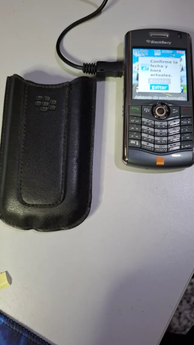 BlackBerry 8120 con cargador y funda