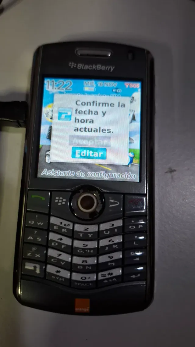 BlackBerry 8120 con cargador y funda