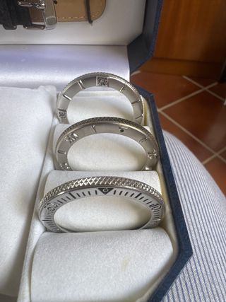 Reloj de pulsera con correas intercambiables