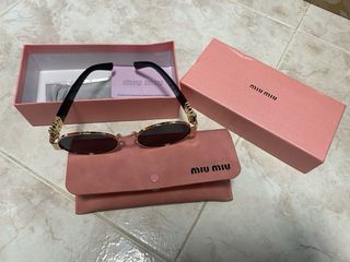 Gafas de sol Miu Miu doradas y negras