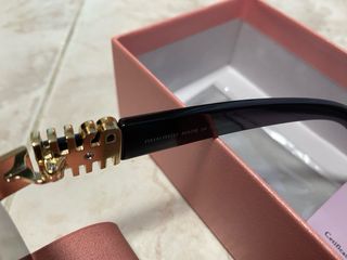 Gafas de sol Miu Miu doradas y negras