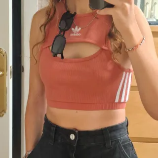 Top Adidas Color Salmón Tiras Blancas