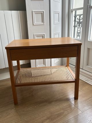 Mesa auxiliar madera y ratán
