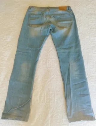 Pantalón vaquero hombre azul claro