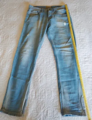 Pantalón vaquero hombre azul claro