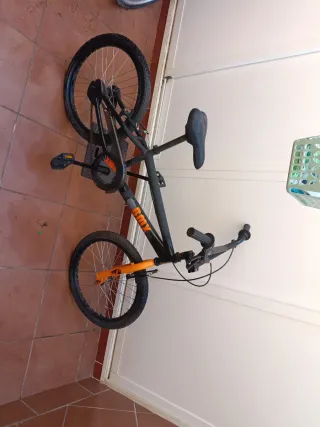 Bicicleta BMX infantil