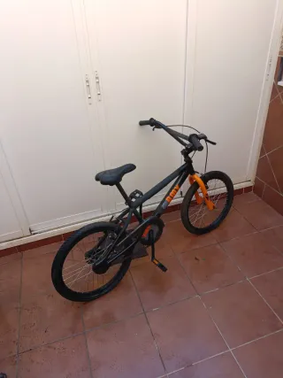 Bicicleta BMX infantil