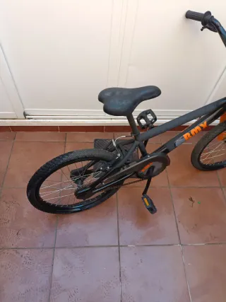 Bicicleta BMX infantil