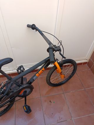 Bicicleta BMX infantil