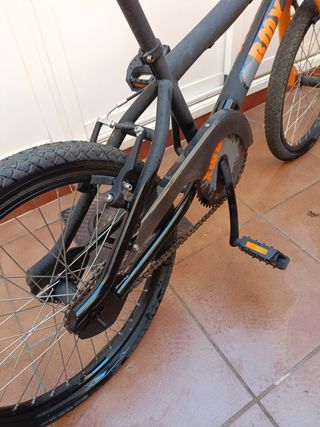 Bicicleta BMX infantil