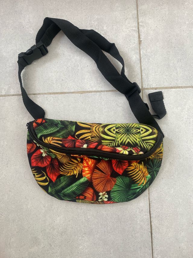 Riñonera Estampada Tropical